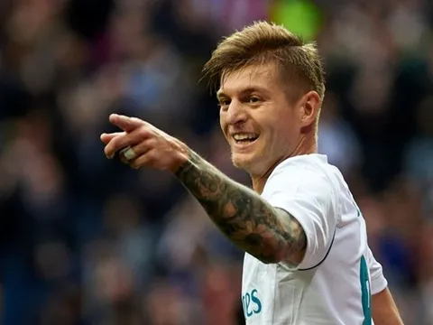 NÓNG: Không cần Bale, MU tái khởi động thương vụ Toni Kroos