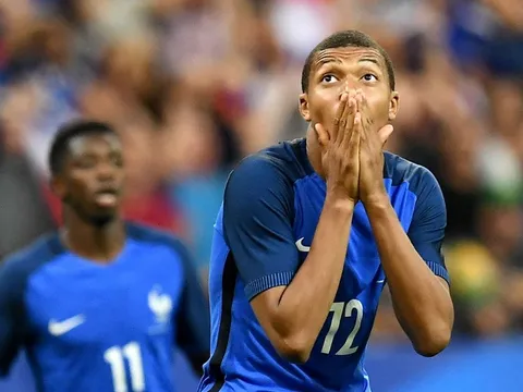 Kylian Mbappe khiến hàng thủ Tam sư nguy khốn