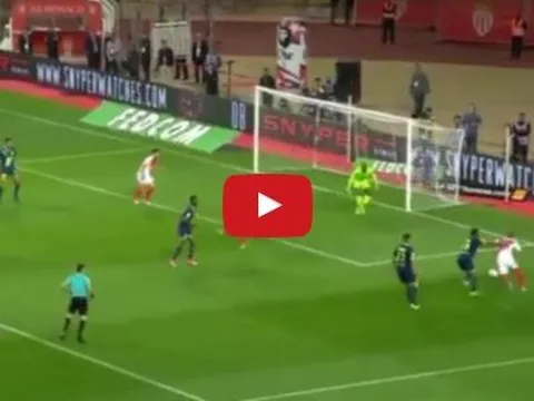Kylian Mbappe vặn sườn liên tục, 'hành hạ' Franck Béria