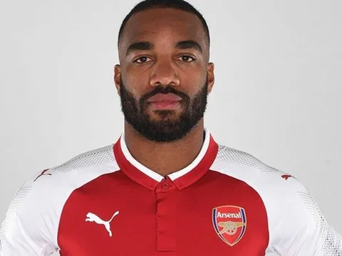 Lacazette ra sân, Arsenal dùng sơ đồ 3 hậu vệ đấu Chelsea