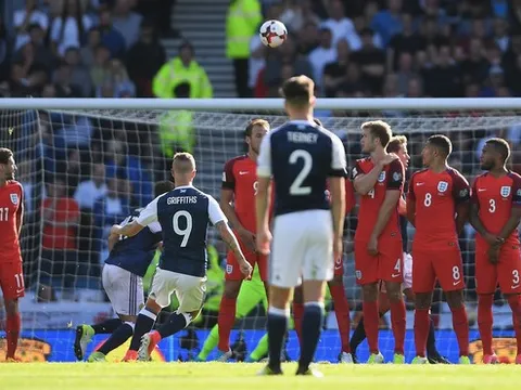 Làm nền cho 2 siêu phẩm, Joe Hart "khiến" tuyển Anh suýt thua trước Scotland