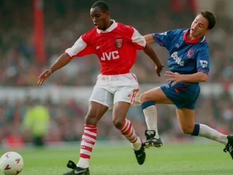 Lần cuối cùng Arsenal đứng dưới Tottenham, họ đã chơi đội hình nào?
