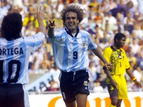 Làng bóng đá sắp thấy huyền thoại Batistuta tái xuất