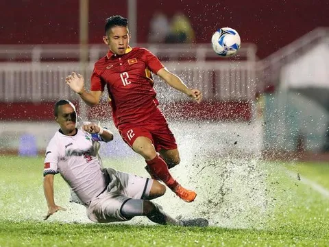 Lãnh đạo VFF: “Việc đá trong mưa là bất khả kháng”