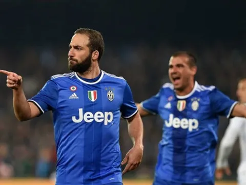 Lập cú đúp, Higuain chỉ thẳng mặt chủ tịch Napoli mà chửi