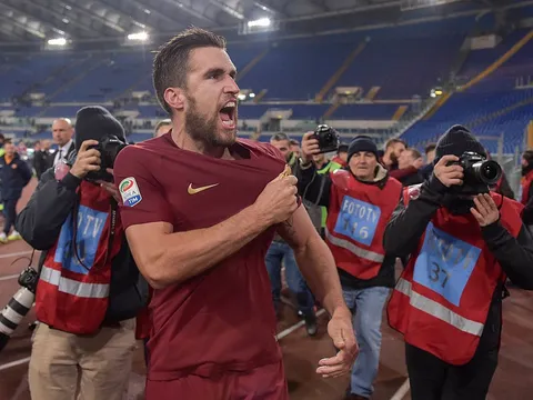 Strootman trung thành tuyệt đối với Roma, MU hụt hẫng