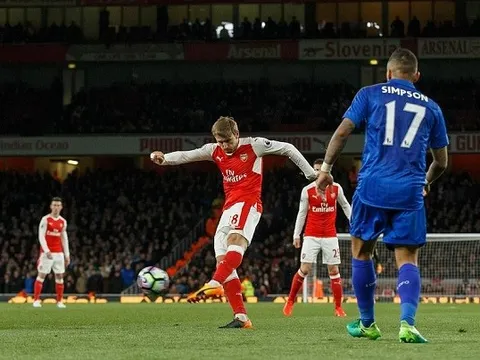Leicester phản lưới, Pháo thủ thoát hiểm phút cuối