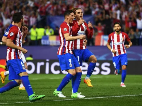 Leicester thất thủ vì quả 11m tranh cãi của Griezmann
