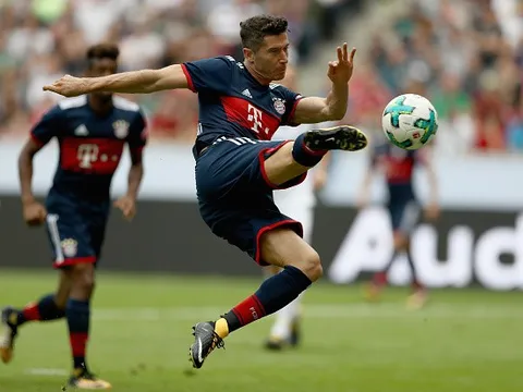 Lewandoski lập siêu phẩm, đưa Bayern vào chung kết