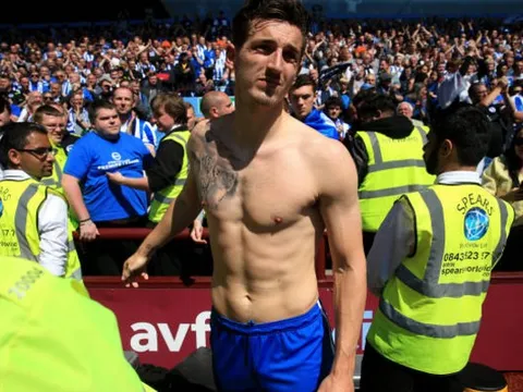 Lewis Dunk - Tân binh đáng chú ý của Premier League mùa sau