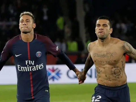 Dani Alves: 'Chỉ trích Neymar thì rất dễ, làm được những điều cậu ấy làm mới khó'