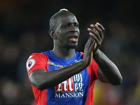 Liverpool khiến Roma 'tím mặt' vì hỏi mua Sakho