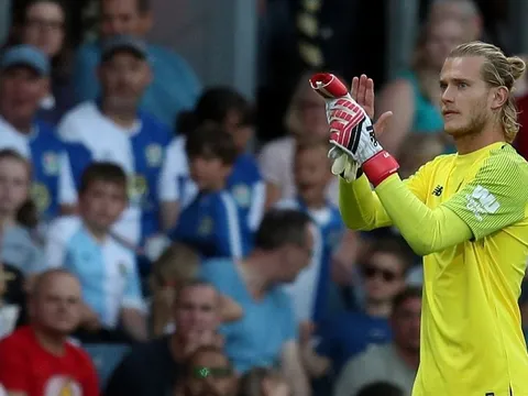 Liverpool thắng trận thứ 3, Karius vẫn không thể gượng cười