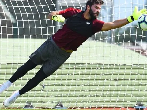 Liverpool vẫn chưa chốt số áo cho Alisson và Fabinho