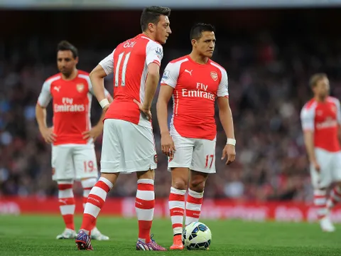 Lộ lí do HLV Wenger dùng 'đội hình lạ' đấu Chelsea