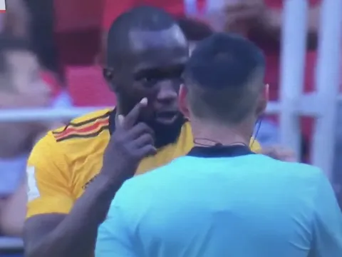 Lukaku được khen ngợi vì hành động "chơi đẹp" với Tunisia