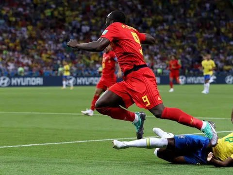 "Lukaku nên bị cấm thi đấu trận Brazil. Cứ như đứa trẻ 16 đá với 11"