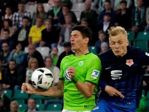 Lượt đi play-off trụ hạng Bundesliga: Mario Gomez giúp Wolfsburg đánh bại Braunschweig