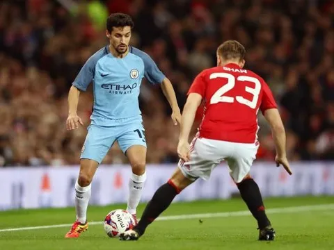 Lý do Man City gia hạn với Jesus Navas