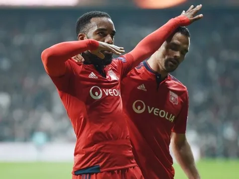 Lyon chiến thắng kịch tính Besiktas trên chấm phạt đền