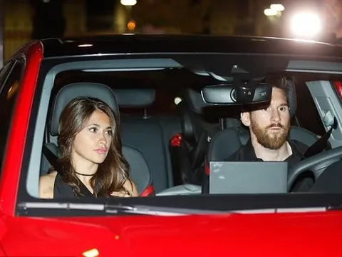 Messi và đồng đội mừng cú đúp danh hiệu ở khách sạn hạng sang