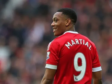 Anthony Martial sẽ khoác một chiếc áo đỏ khác, tại sao không?