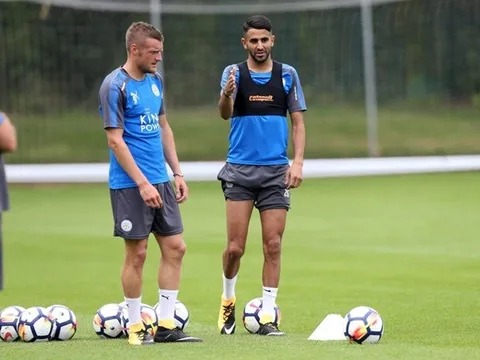 Mặc tin đồn, Riyad Mahrez tập luyện hăng say trong ngày đầu hội quân