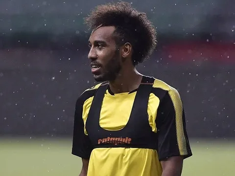 Mặc tin đồn về tương lai, Aubameyang vẫn hăng say tập luyện