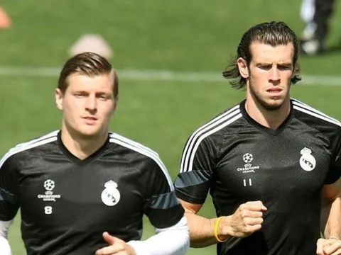 HLV Mourinho 'ê mặt' vì hỏi mua bộ đôi Real Madrid