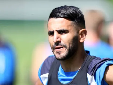 Mahrez 'mặt nặng' trở lại tập luyện cùng Leicester