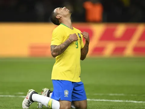 Man City gặp khó vụ Gabriel Jesus: Lương mới quá bèo