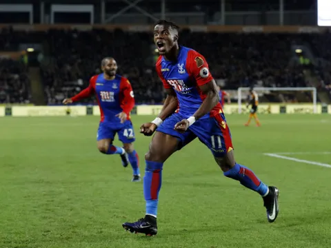 Man City nhảy vào tranh Zaha, Spurs tăng tiền lên 25 triệu bảng