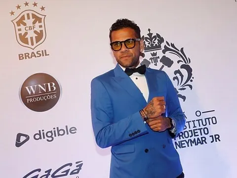 Man City sắp bị 'cướp' mất Dani Alves