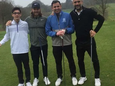 Man City vô địch, cầu thủ ăn mừng "điên cuồng", còn Pep đi... đánh golf