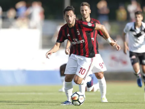 Màn ra mắt AC Milan của Hakan Calhanoglu