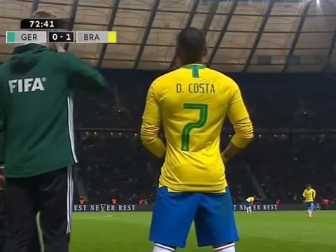 Màn trình diễn của Douglas Costa trước Đức