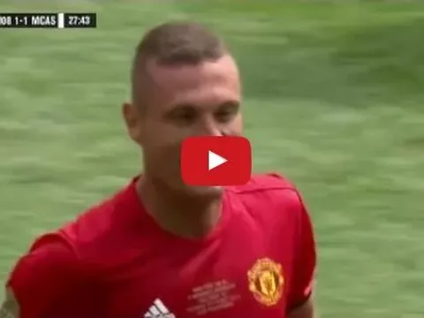 Màn trình diễn của Nemanja Vidic trong trận đấu tri ân Carrick