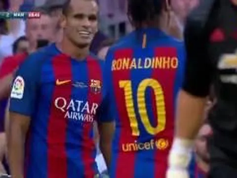 Màn trình diễn của Rivaldo vs huyền thoại Man Utd