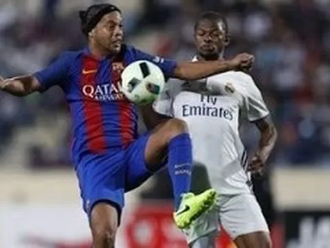 Màn trình diễn siêu đẳng của Ronaldinho vs Real Madrid Legends