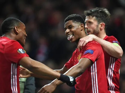 Man United đá với đội hình nào khi vắng Ibra và Rojo?
