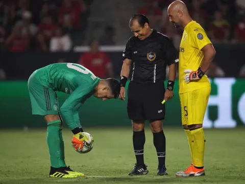 Man United đánh bại Milan sau 26 quả penalty căng thẳng