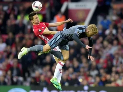 Man United khốn đốn tại Old Trafford: Thành bại tại… Herrera?