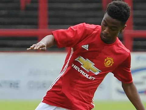Man United sắp trình làng Ngoại hạng Anh cầu thủ trẻ nhất lịch sử