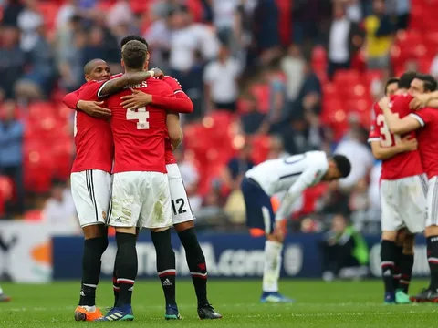 Mourinho sẽ không biến Man United thành Liverpool hay Arsenal