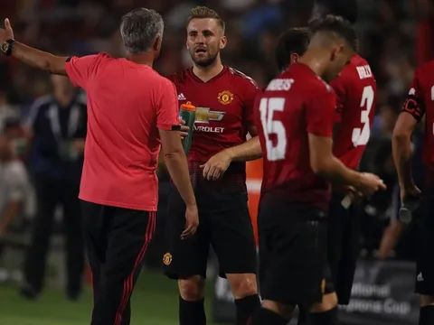 Vô địch Premier League: Đừng vội gạch tên Mou team