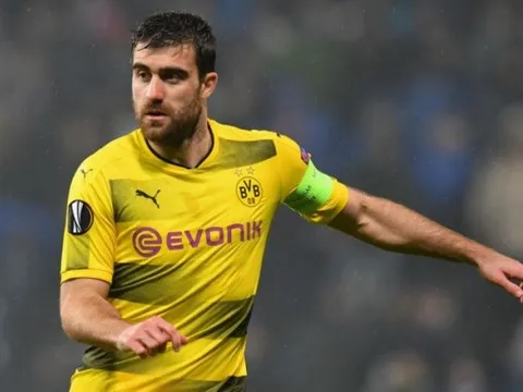Man Utd bất ngờ tranh hàng với Arsenal