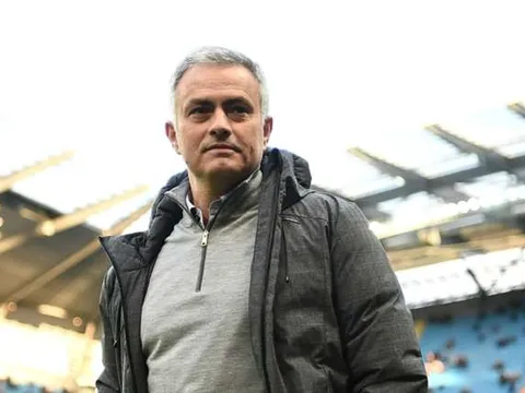Man Utd kiểm soát bóng thấp kỷ lục ở derby Manchester