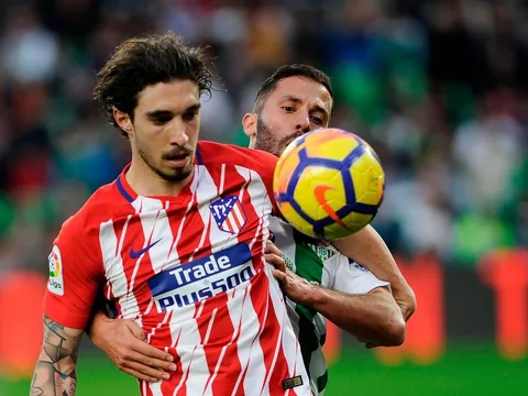 Man Utd, Liverpool quyết đấu vì siêu hậu vệ Atletico
