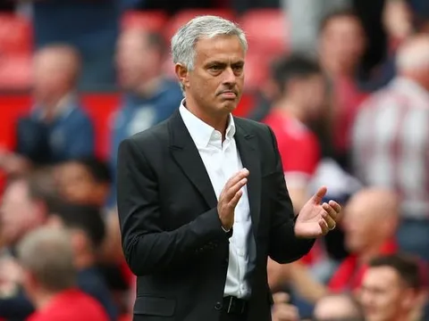 Man Utd phản đối kết thúc sớm 'phiên chợ Hè'