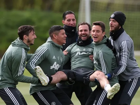 Man Utd 'quậy' hết cỡ mừng sinh nhật Juan Mata